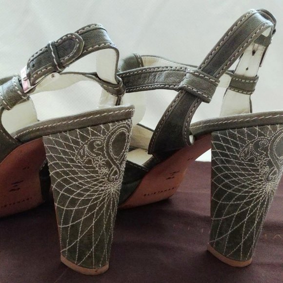 Elie Tahari Shoes - Elie Tahari Distressed Green Leather Platform Chunky Heeled Sandals Size 10 EUC